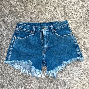 Cute Wrangler denim shorts.